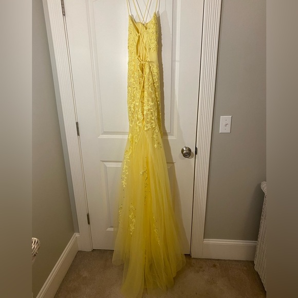 Yellow Prom Dress Size 6 - Picture 3 of 6